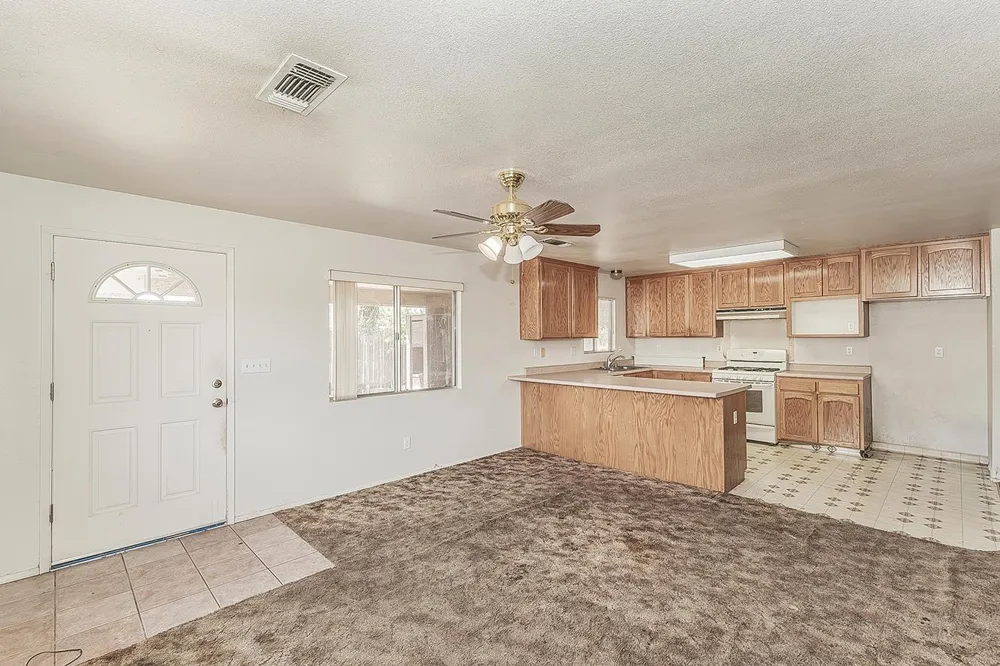 9016 E Dinuba Avenue Selma, CA 93662