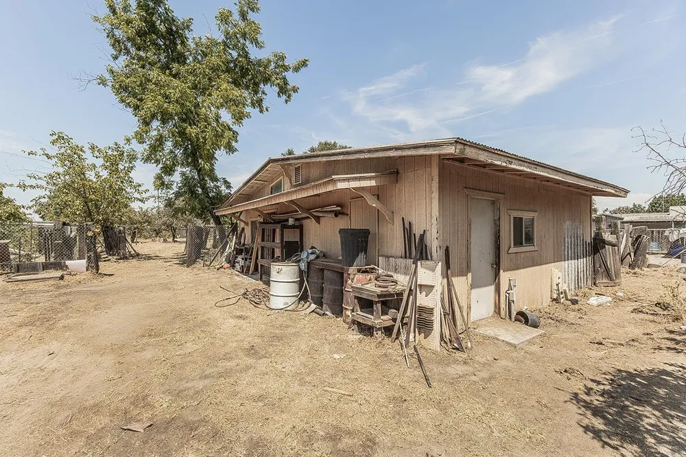 9016 E Dinuba Avenue Selma, CA 93662