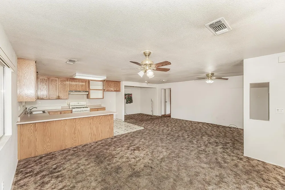 9016 E Dinuba Avenue Selma, CA 93662