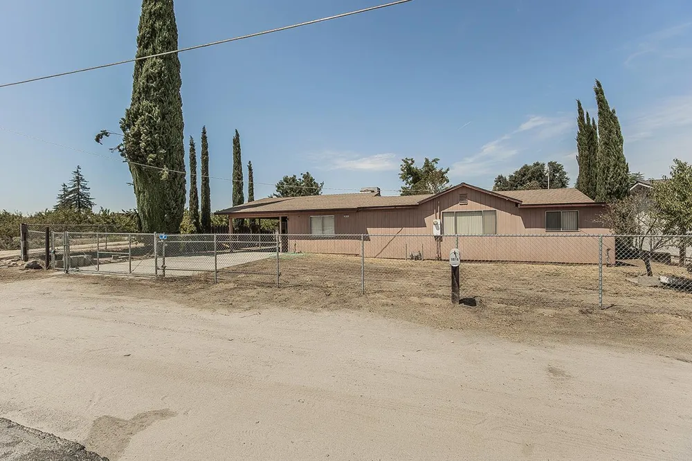 9016 E Dinuba Avenue Selma, CA 93662