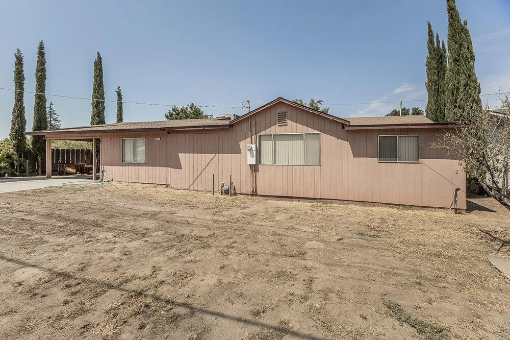 9016 E Dinuba Avenue Selma, CA 93662