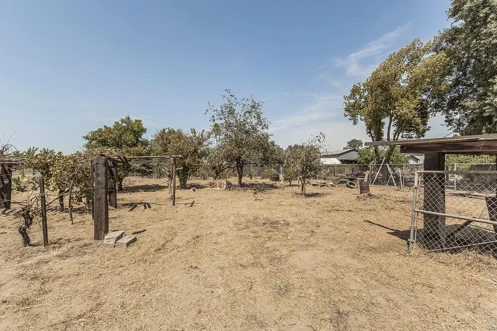 9016 E Dinuba Avenue Selma, CA 93662