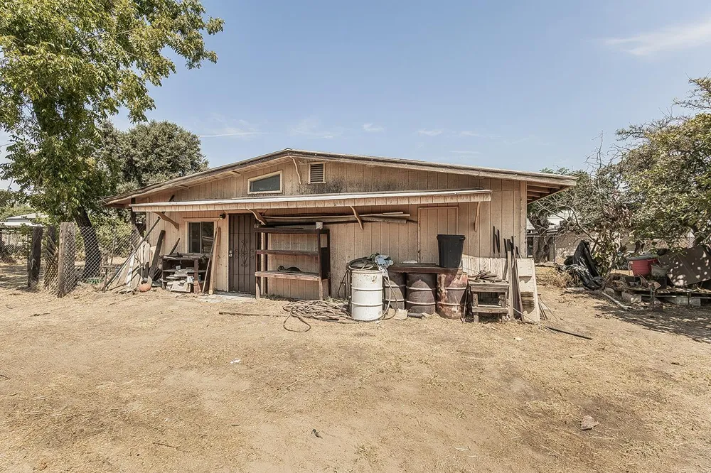 9016 E Dinuba Avenue Selma, CA 93662