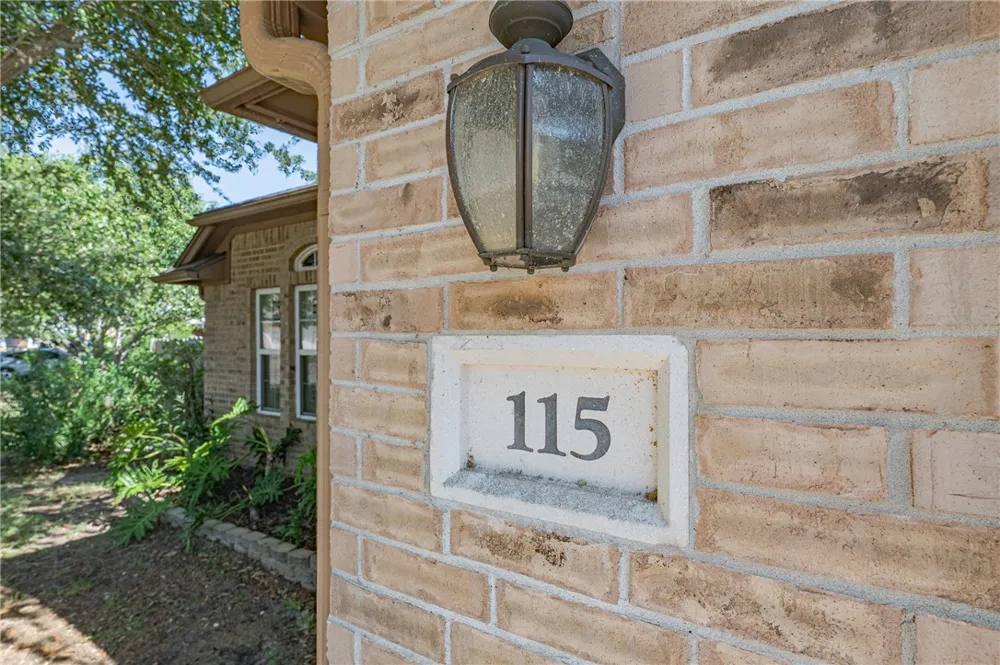 115 Georgian Oaks Rockport, TX 78382