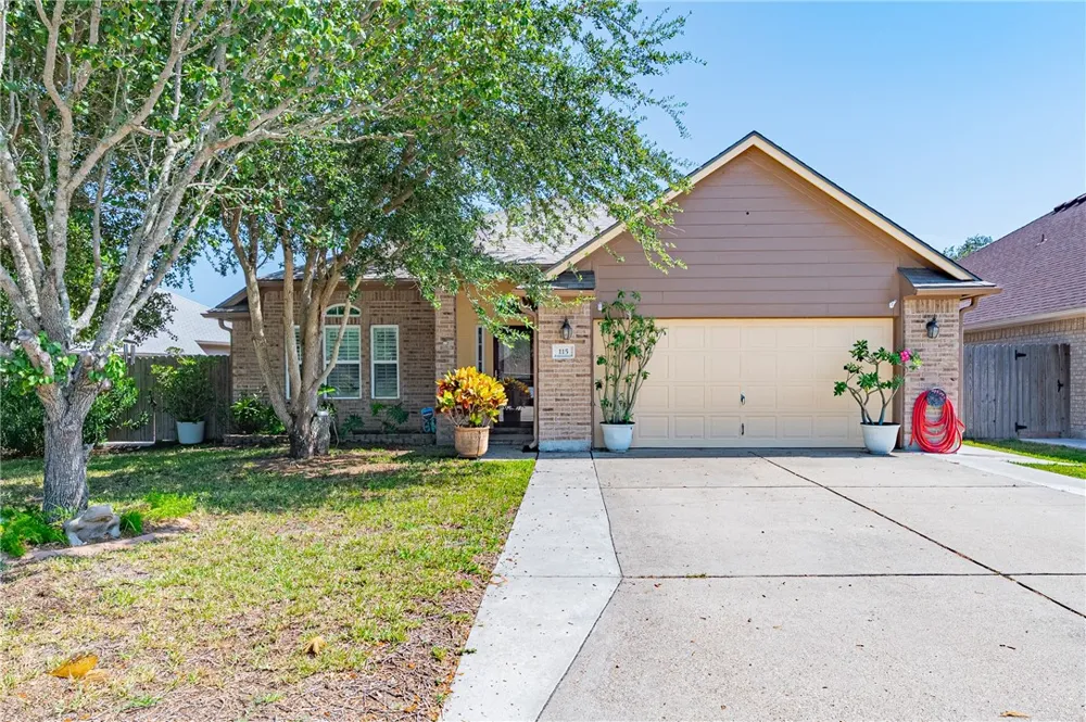 115 Georgian Oaks Rockport, TX 78382