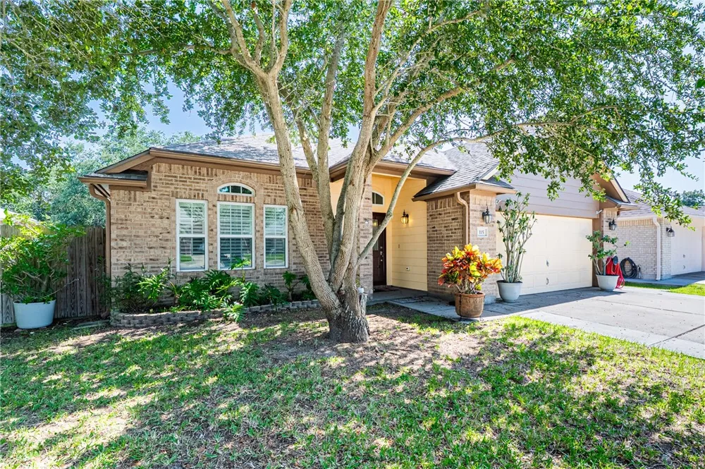 115 Georgian Oaks Rockport, TX 78382