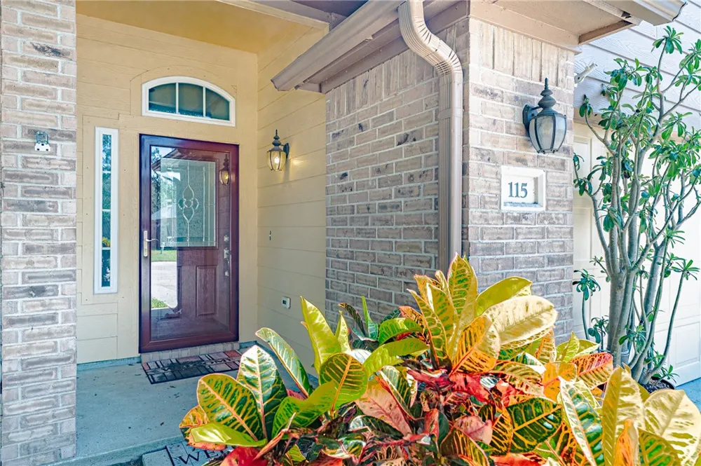 115 Georgian Oaks Rockport, TX 78382