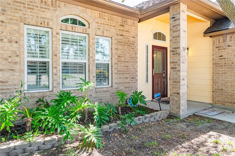 115 Georgian Oaks Rockport, TX 78382