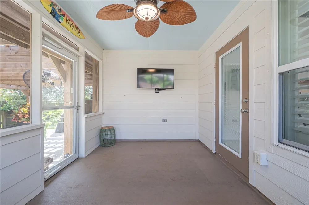 115 Georgian Oaks Rockport, TX 78382