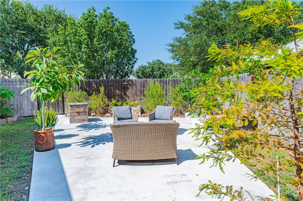 115 Georgian Oaks Rockport, TX 78382