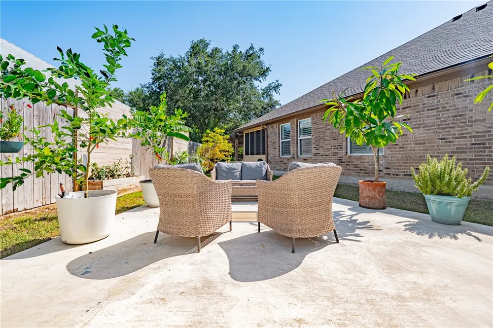 115 Georgian Oaks Rockport, TX 78382