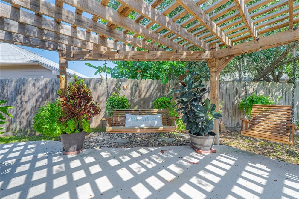 115 Georgian Oaks Rockport, TX 78382