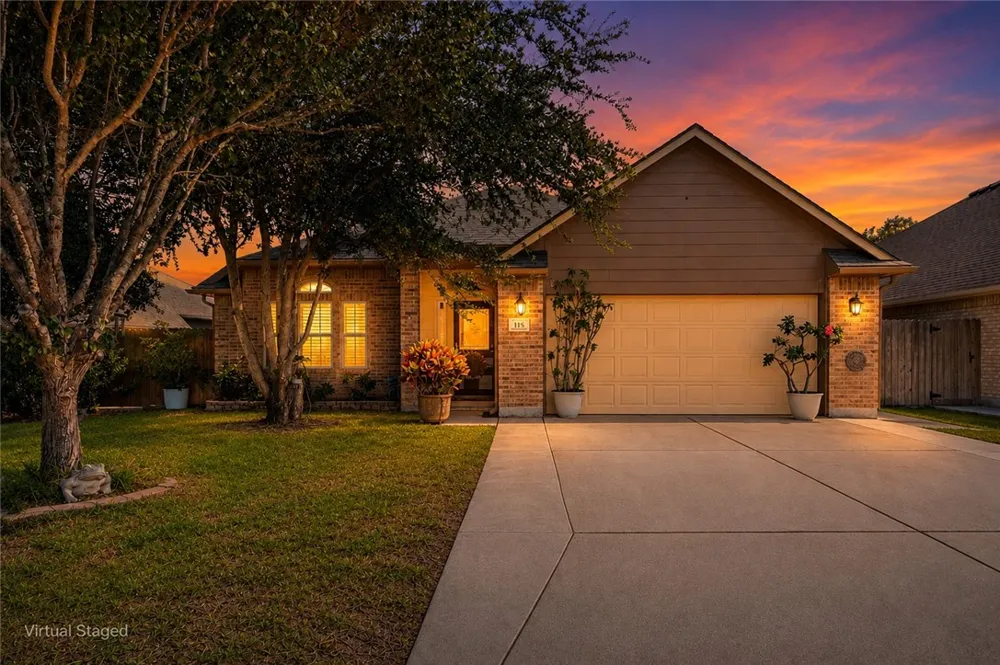 115 Georgian Oaks Rockport, TX 78382