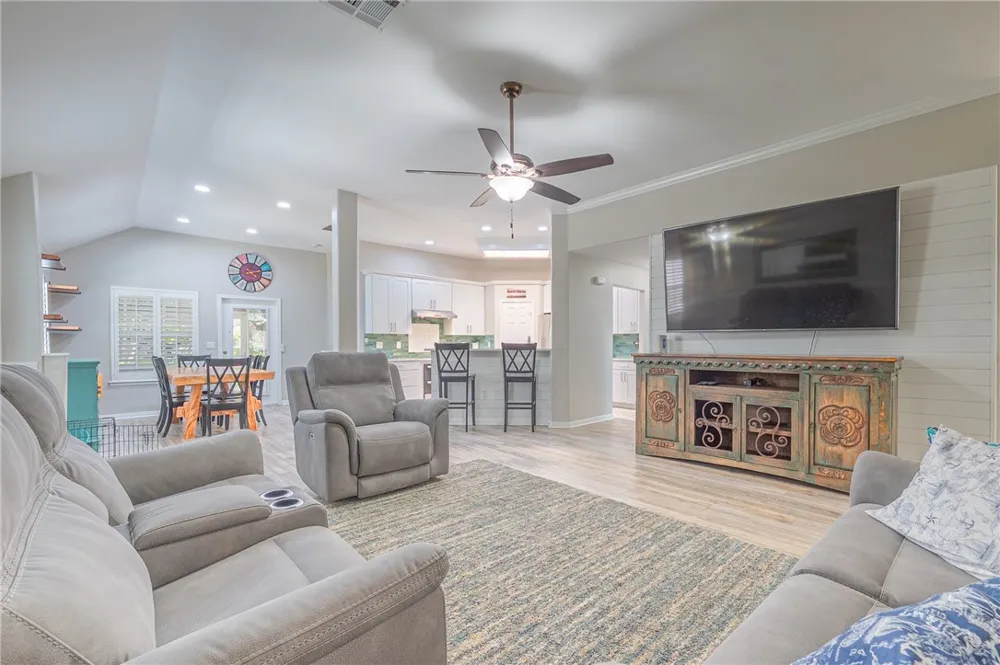 115 Georgian Oaks Rockport, TX 78382