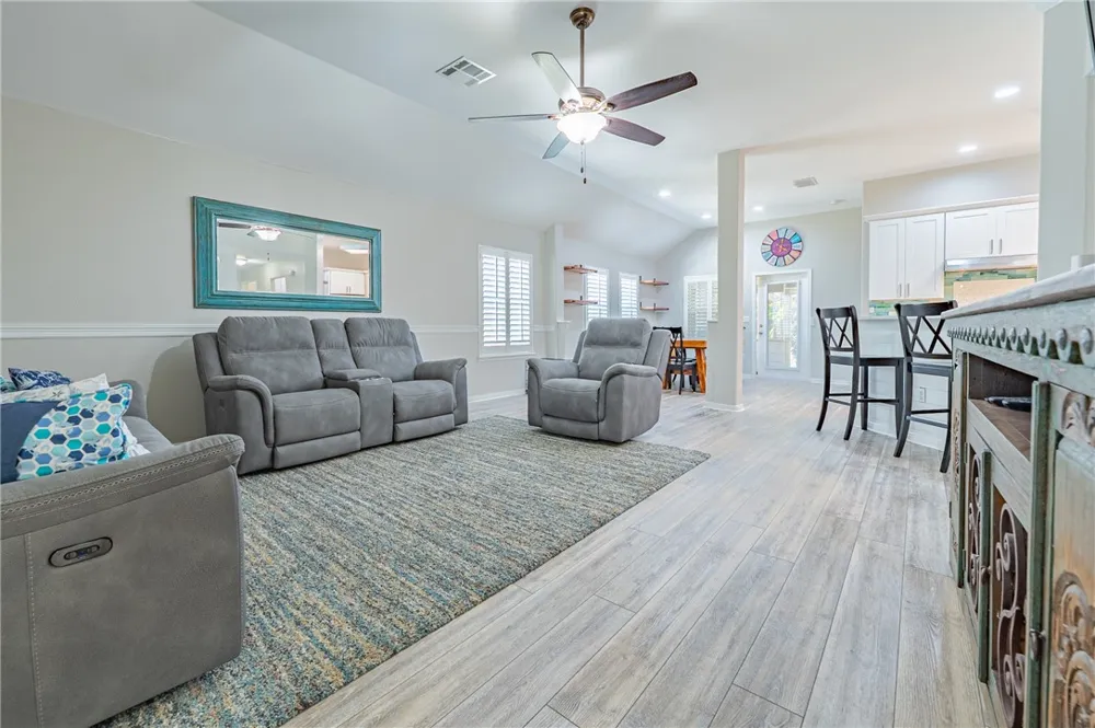 115 Georgian Oaks Rockport, TX 78382