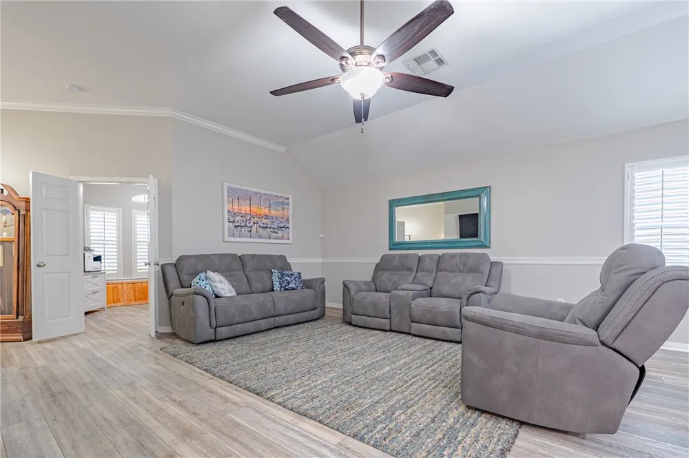 115 Georgian Oaks Rockport, TX 78382