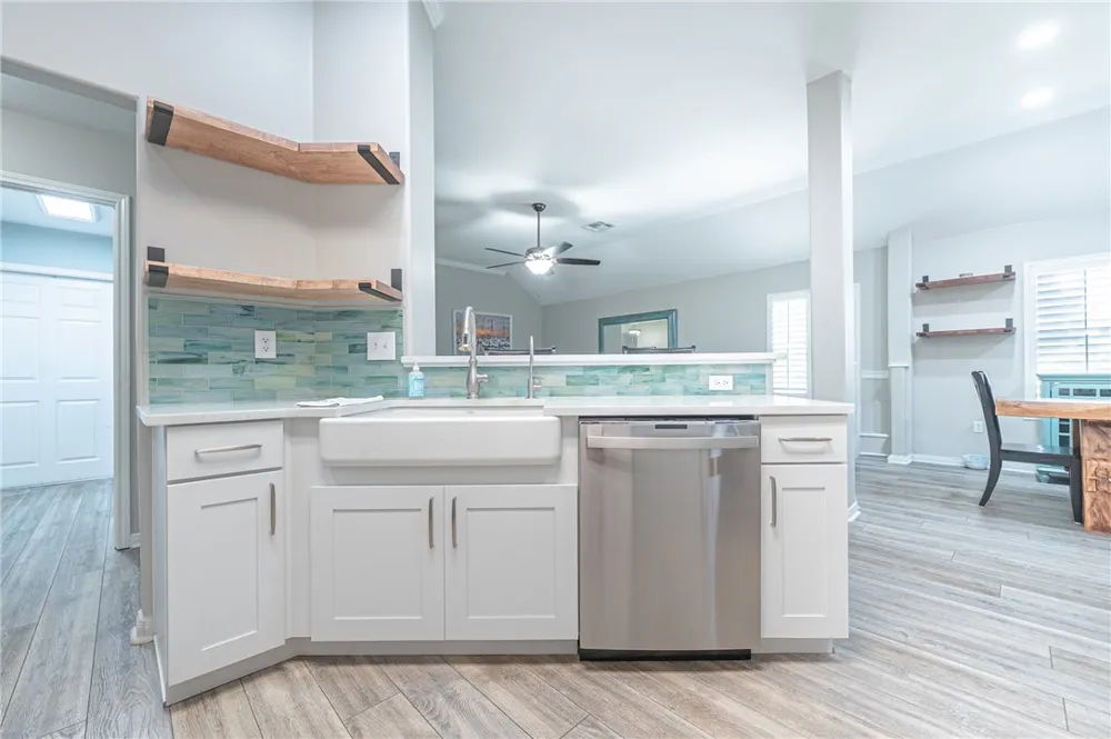 115 Georgian Oaks Rockport, TX 78382