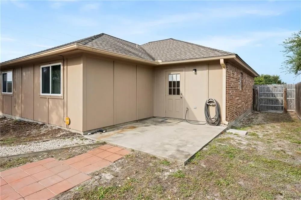 426 Oak Harbor Drive Aransas Pass, TX 78336