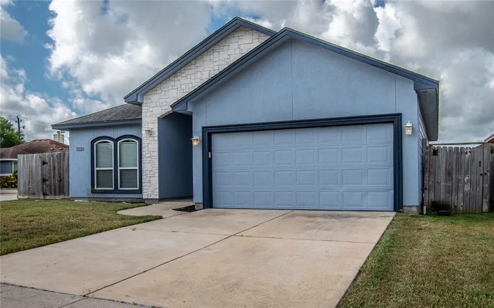 7225 Lake Serenity Drive Corpus Christi, TX 78414