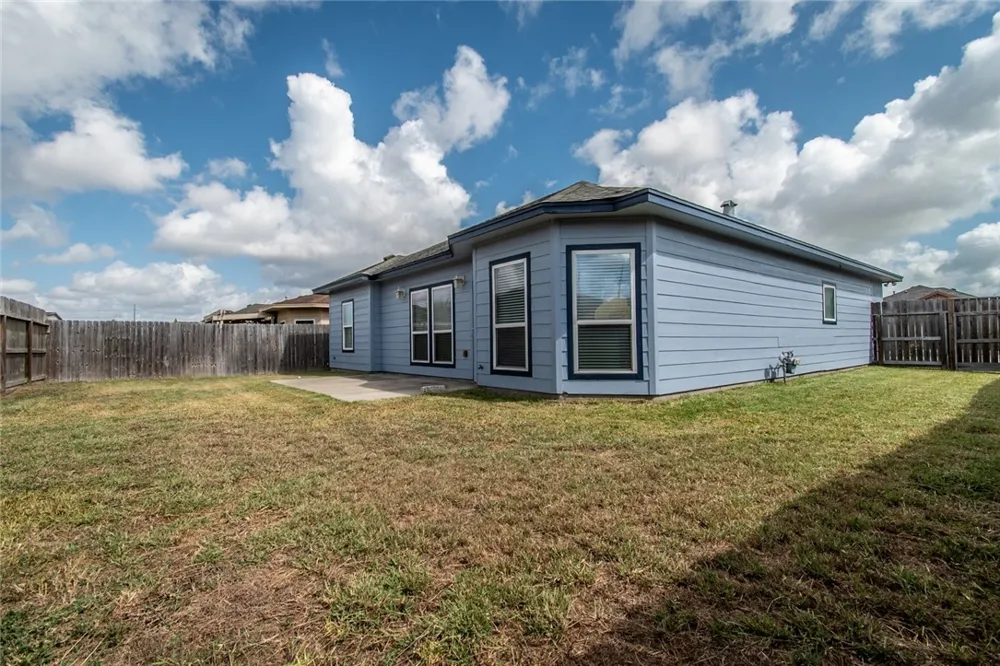 7225 Lake Serenity Drive Corpus Christi, TX 78414