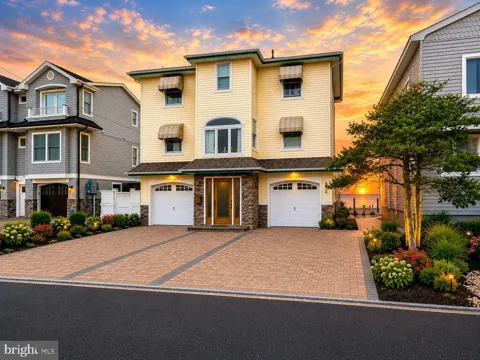 2011 SUNSET AVENUE