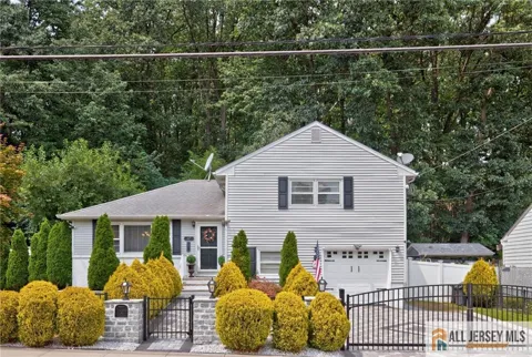 47 Leonardine Avenue
