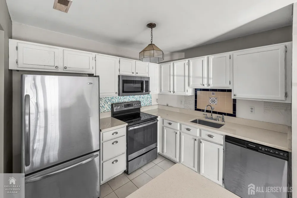 20 MULFORD STREET Roseland, NJ 07068