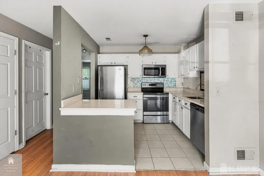 20 MULFORD STREET Roseland, NJ 07068