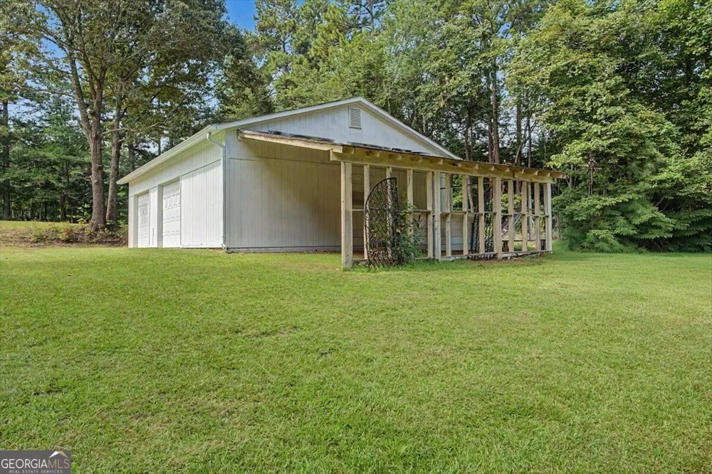 8736 Camp RD Winston, GA 30187