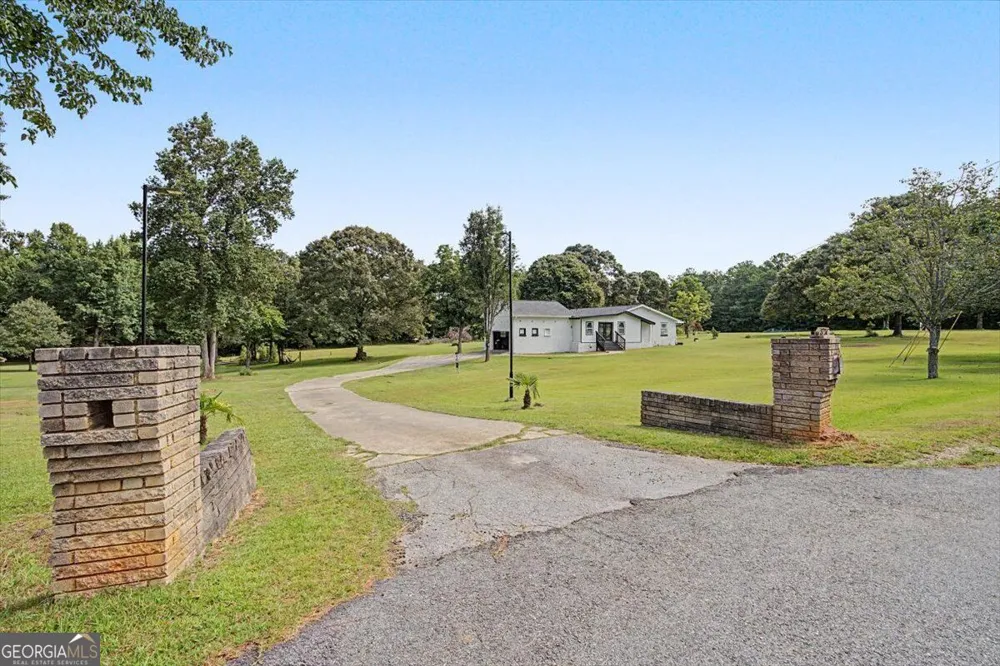 8736 Camp RD Winston, GA 30187
