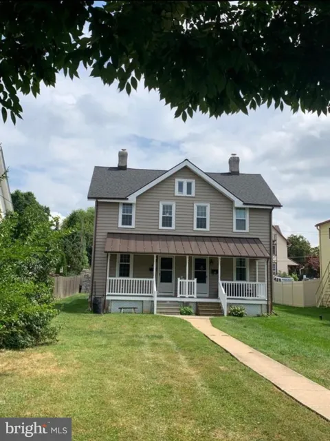 28 W KING STREET W