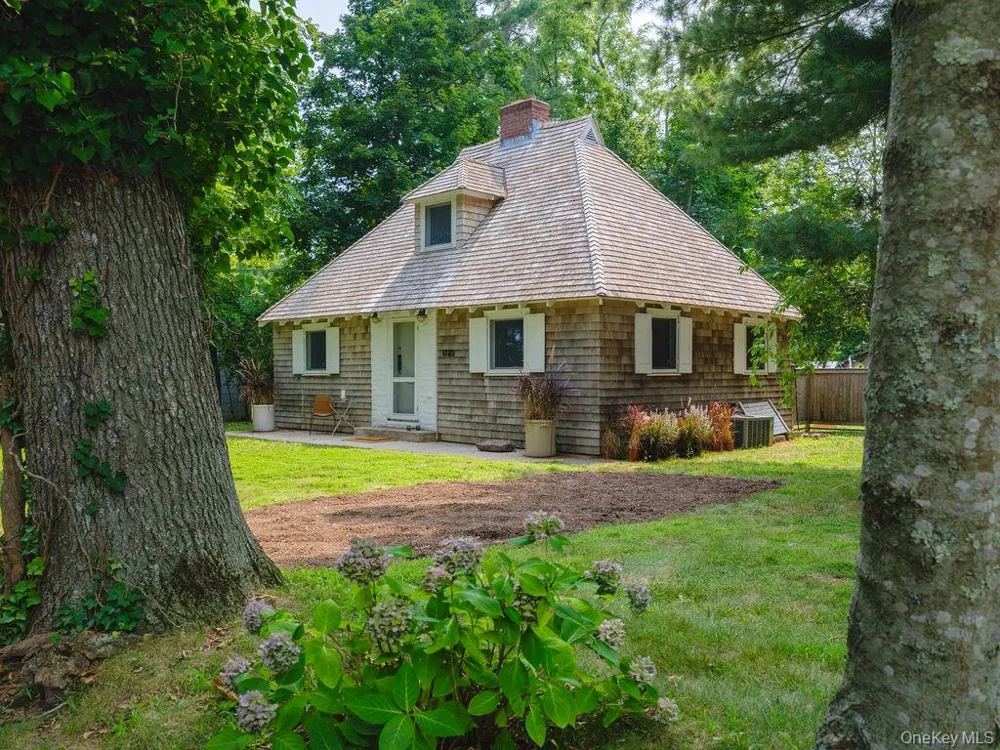1320 Arshamomaque Avenue Southold, NY 11971