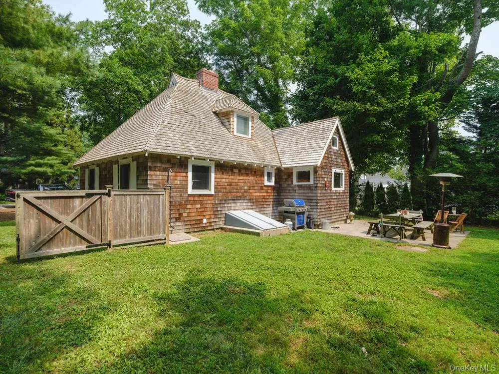 1320 Arshamomaque Avenue Southold, NY 11971