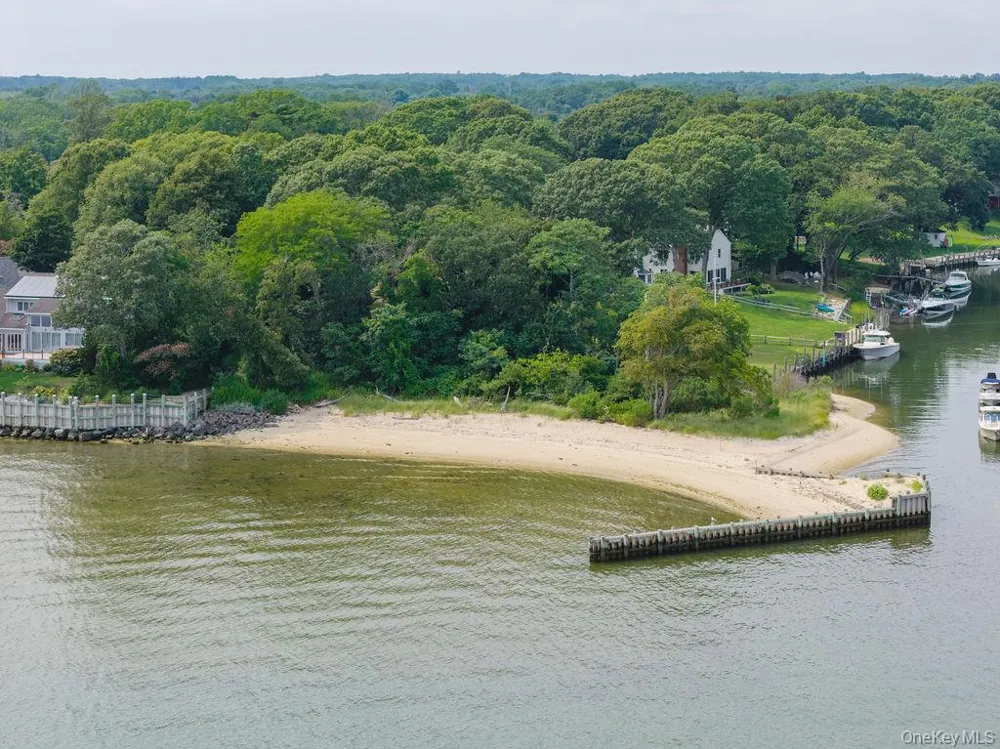 1320 Arshamomaque Avenue Southold, NY 11971