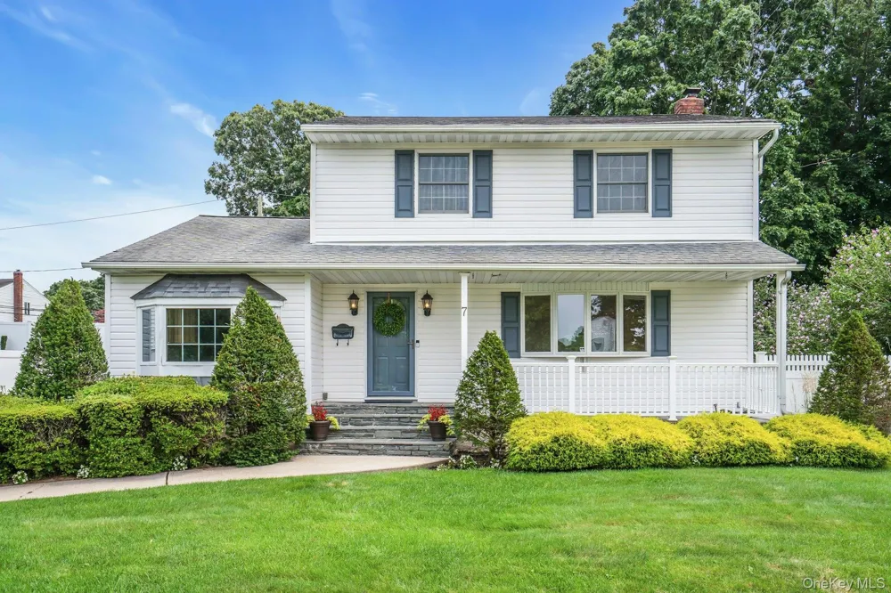 7 Tomkins Court Commack, NY 11725
