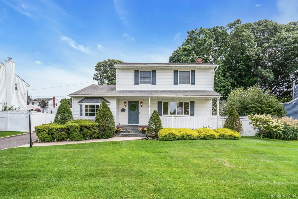 7 Tomkins Court Commack, NY 11725