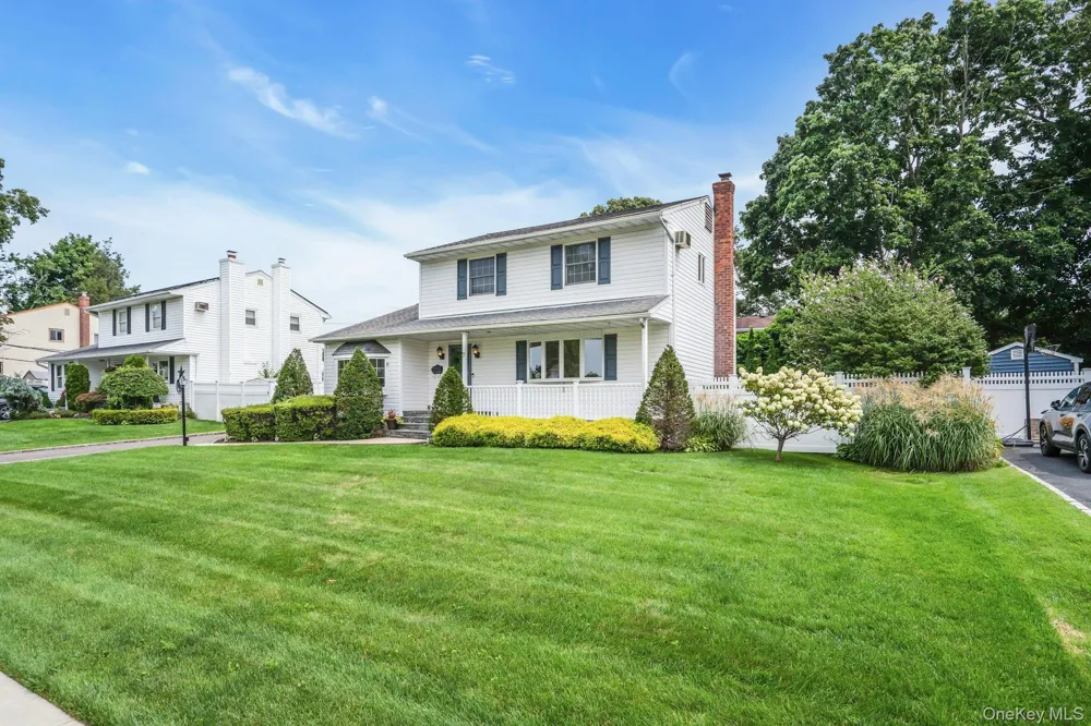 7 Tomkins Court Commack, NY 11725