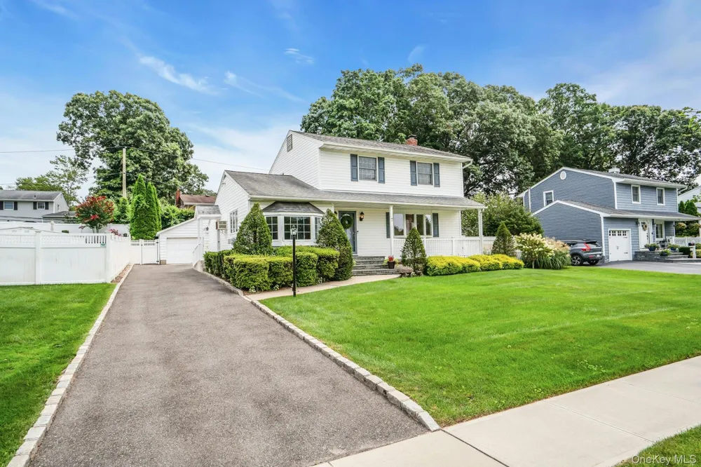 7 Tomkins Court Commack, NY 11725
