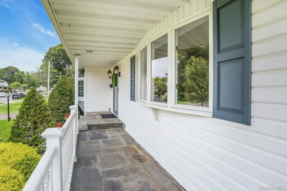7 Tomkins Court Commack, NY 11725