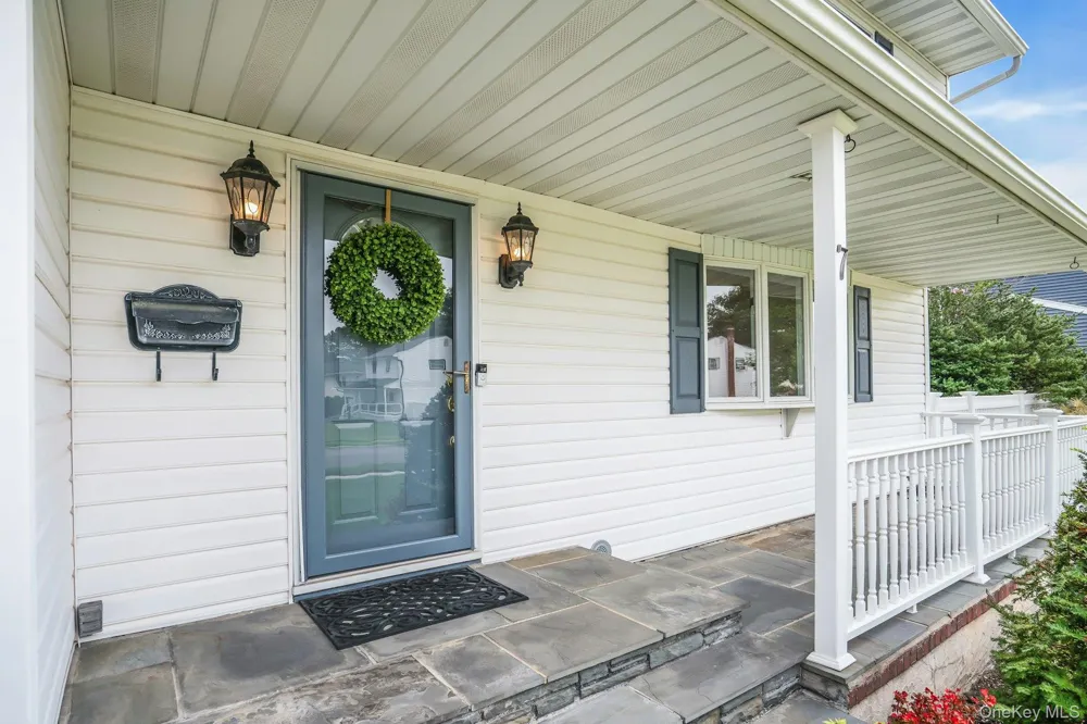 7 Tomkins Court Commack, NY 11725