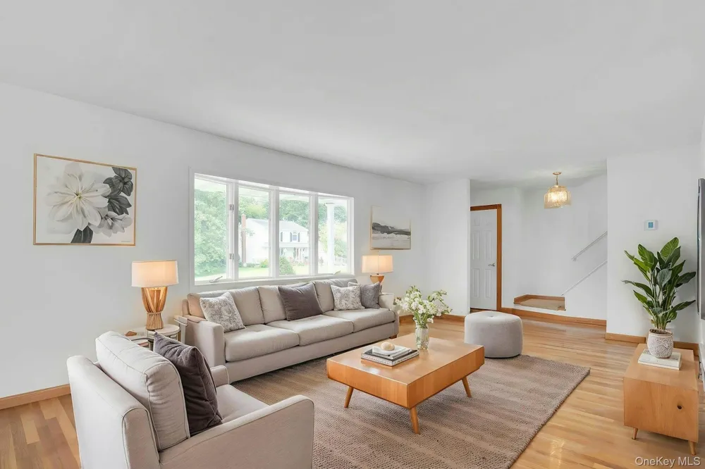 7 Tomkins Court Commack, NY 11725