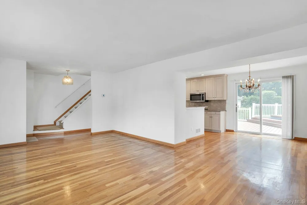 7 Tomkins Court Commack, NY 11725
