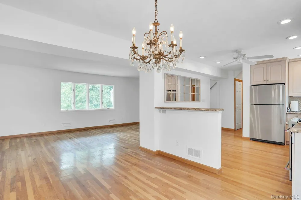 7 Tomkins Court Commack, NY 11725