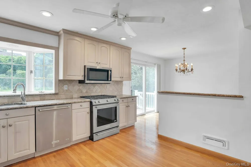 7 Tomkins Court Commack, NY 11725