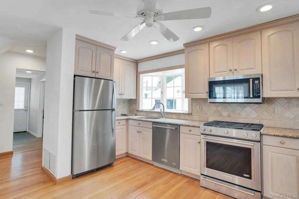 7 Tomkins Court Commack, NY 11725