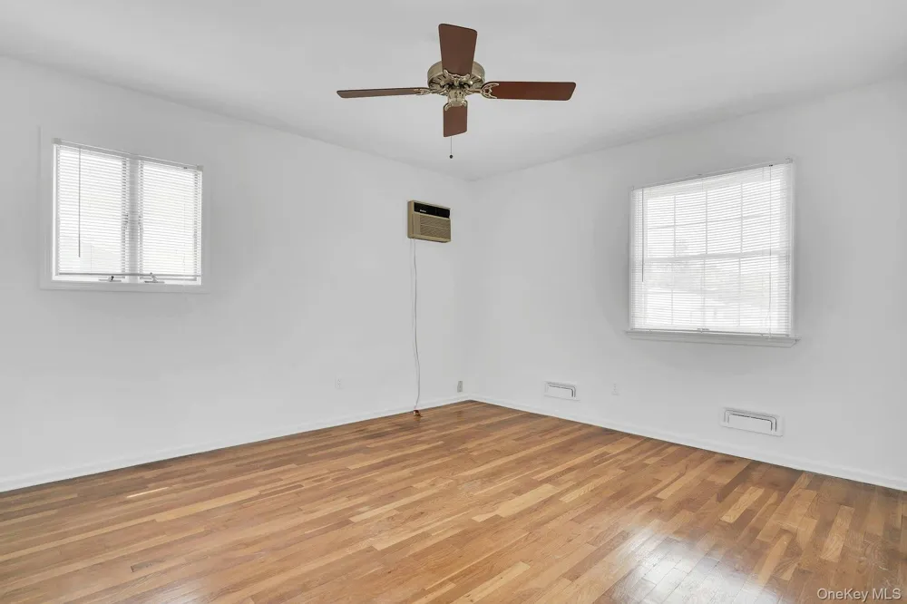 7 Tomkins Court Commack, NY 11725