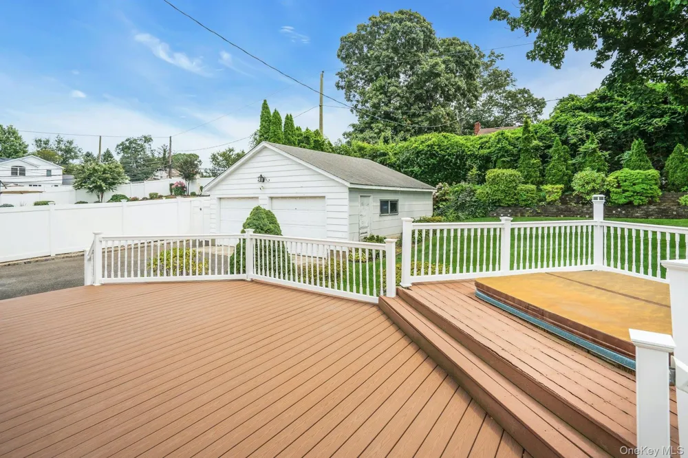 7 Tomkins Court Commack, NY 11725