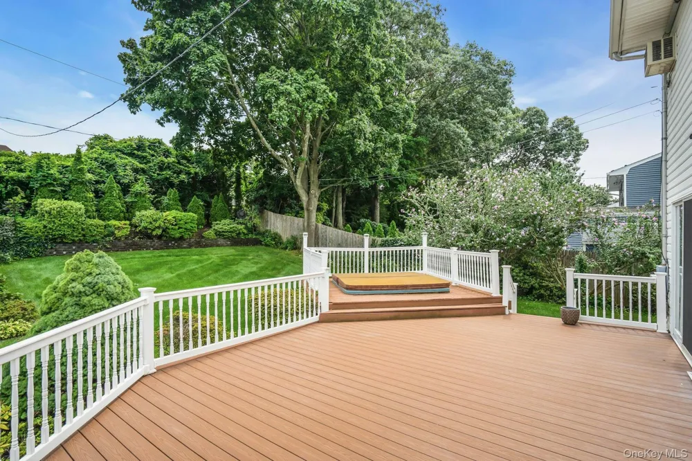 7 Tomkins Court Commack, NY 11725