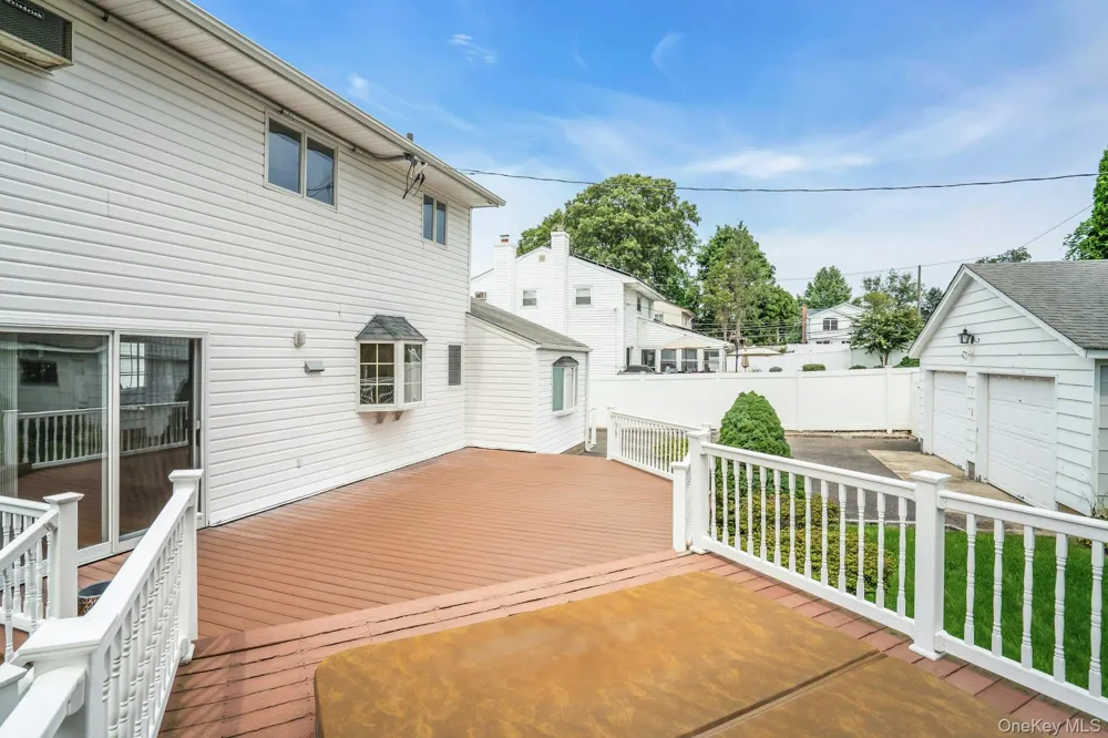 7 Tomkins Court Commack, NY 11725