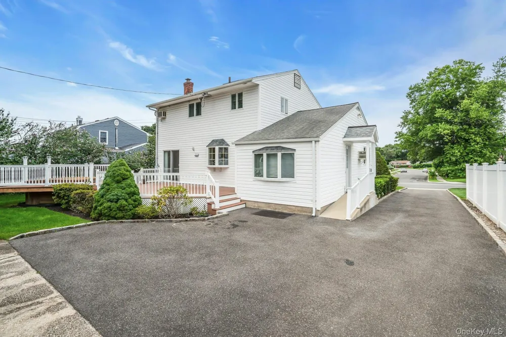 7 Tomkins Court Commack, NY 11725
